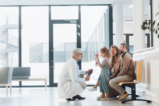 male-european-adult-doctor-waiting-room-talking-with-femily-web